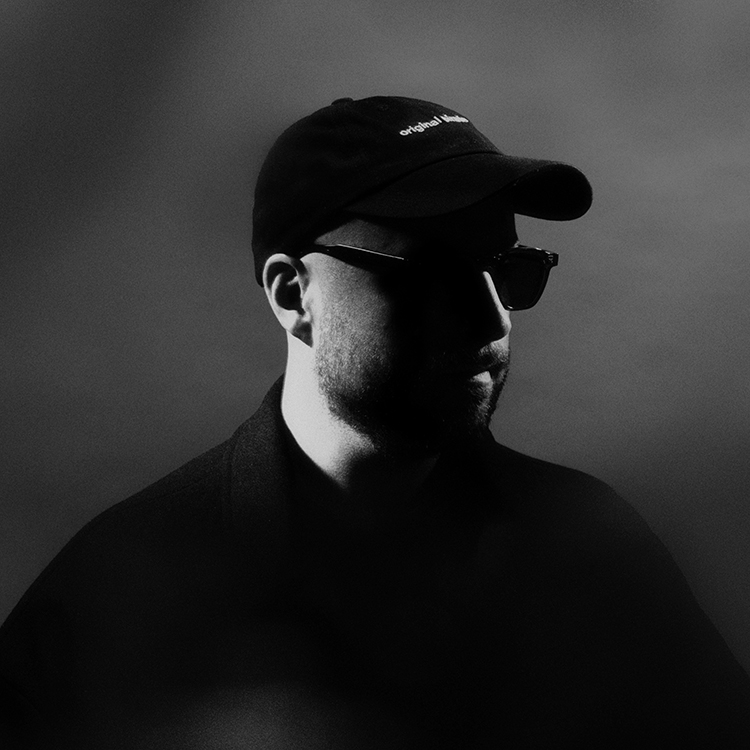 Book / Hire Biscits DJ