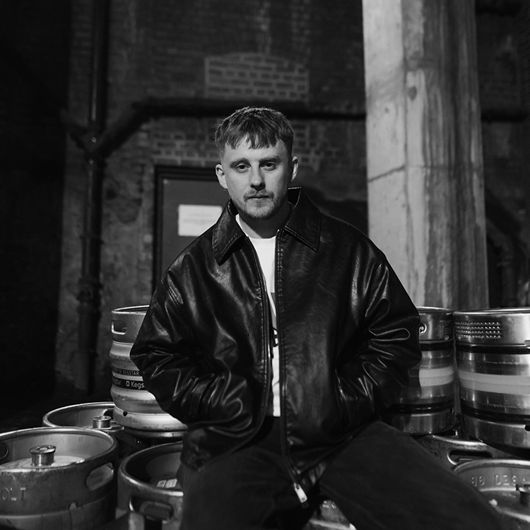 Book / Hire Kander DJ