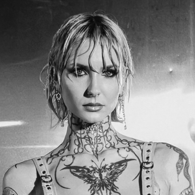 Book / Hire Nikolina DJ